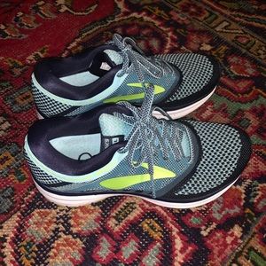 Brooks revel running shoes.